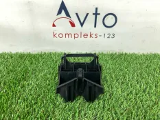 Кронштейн блока предохранителей Audi A6