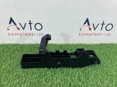 Кронштейн блока предохранителей Audi A6