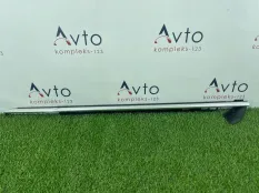 Молдинг стекла Audi A8