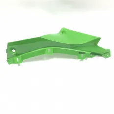 Облицовка бензобака боковая верхняя левая треуголь