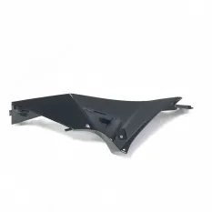 Облицовка бензобака боковая верхняя правая треугол