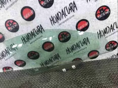 Стекло двери передней правой Honda Accord