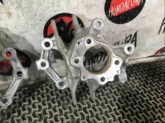 Кулак задний левый Honda Civic