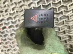 Кнопка аварийной сигнализации Honda Accord