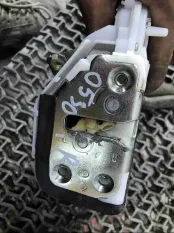 Замок двери задней правой Honda Pilot