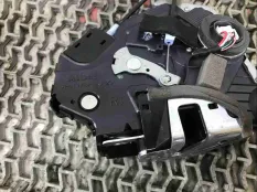 Замок двери передней правой Honda CR-V