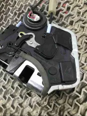 Замок двери задней правой Honda CR-V