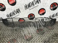 Заглушка (решетка) в бампер передний Honda Legend