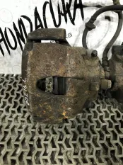 Суппорт передний левый Honda Accord