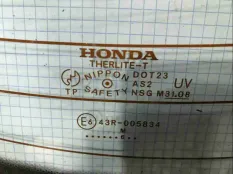 Стекло заднее Honda Legend