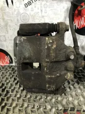 Суппорт передний правый Honda Accord