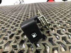 Кнопка открытия лючка топливного бака Honda CR-V