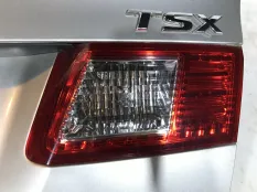 Фонарь крышки багажника правый Acura TSX