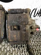 Суппорт передний правый Honda Accord