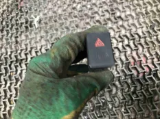 Кнопка аварийной сигнализации Honda Accord