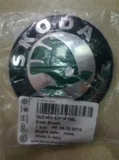 Эмблема SKODA на капоте 3U0 853 621 B MEL VAG