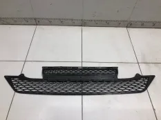 Решетка в бампер центральная передняя Land Rover