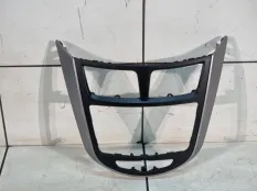 Рамка магнитолы Hyundai Solaris QB 2015