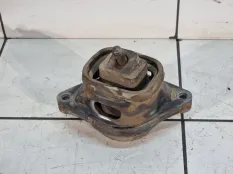 Подушка двигателя левая Land Rover Range Rover 3