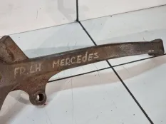Кулак поворотный передний левый Mercedes-Benz