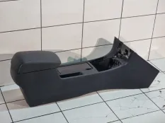 Центральная консоль с подлокотником Mazda 3 BK