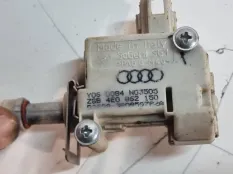 Замок лючка бензобака Audi A8 4E8 BPK 3.2 БЕНЗИН
