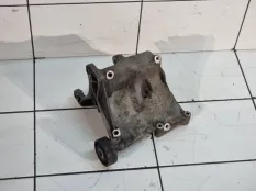 Кронштейн генератора Mercedes-Benz C-Class W203