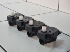 Моторчик заслонки отопителя Opel Insignia G09