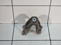 Кронштейн двигателя левый Audi A8 4E8 BPK 3.2