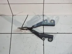 Петля капота Opel Astra H 1.6 2012