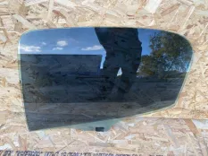 Стекло двери заднее левое Peugeot 206