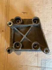 Кронштейн компрессора кондиционера Peugeot Partner