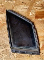 Стекло двери переднее правое Toyota Avensis 3 2009