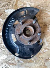 Кулак поворотный передний правый Opel Astra J