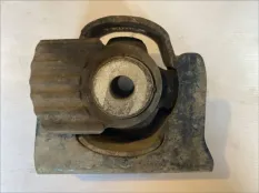 Опора двигателя передняя Toyota Avensis 3 2009