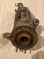 Кулак поворотный передний правый Volkswagen Passat