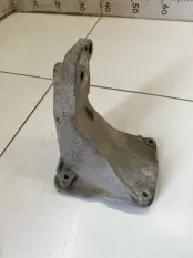 Кронштейн двигателя Volkswagen Vento 3 1991