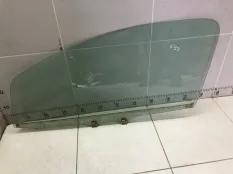 Стекло двери переднее левое Toyota Aygo KGB10