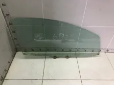 Стекло двери переднее правое Toyota Aygo KGB10