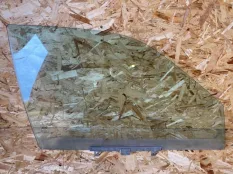 Стекло двери переднее правое Volkswagen Passat B3