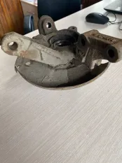 Кулак поворотный передний правый Nissan Almera 1