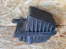 Корпус воздушного фильтра Nissan Maxima A32 1995