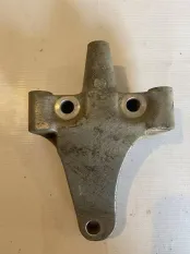 Кронштейн двигателя правый Nissan Maxima A32 1995