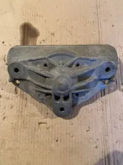 Кронштейн амортизатора передний Porsche Cayenne 1