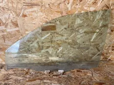 Стекло двери переднее левое Nissan Maxima A32 1995