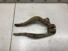 Кронштейн амортизатора левый Mitsubishi Galant 8