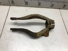 Кронштейн амортизатора правый Mitsubishi Galant 8