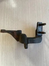 Кронштейн двигателя правый Kia Spectra 1