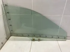 Стекло двери переднее правое Mazda 6 1