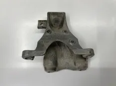 Кронштейн двигателя правый Audi A6 C6 4F2 СЕДАН